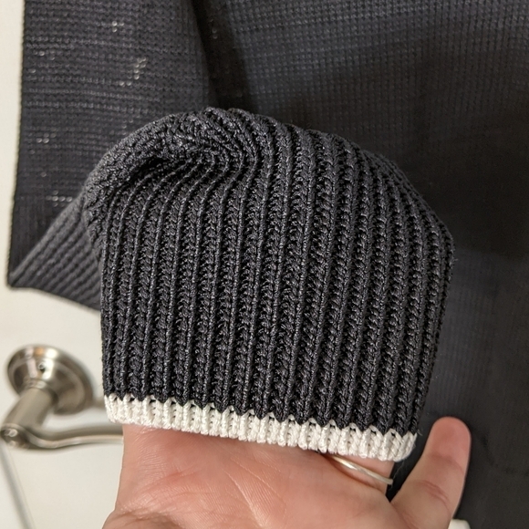 New Luxurious Elie Tahari Flattering Black V-Neck Knit Sweater Size Small *FLAW - Picture 5 of 7